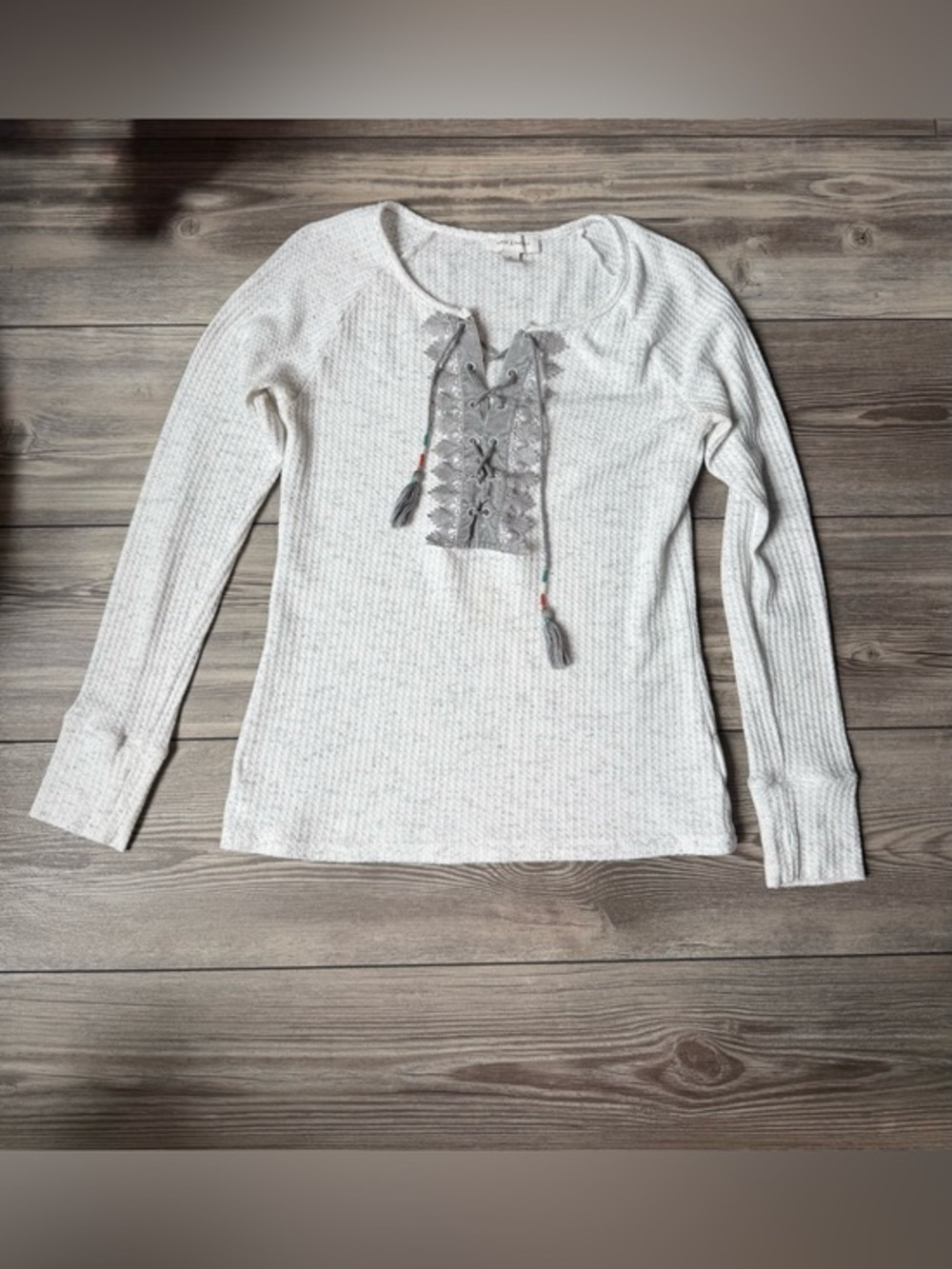 Vintage America Light Gray & White Lace-Up Thermal Long Sleeve Top Size Medium